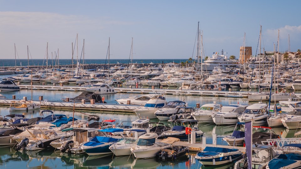 Marbella - Puerto Banus, Duplex-penthouse dans la marina de Puerto Banus avec vue sur la marina
