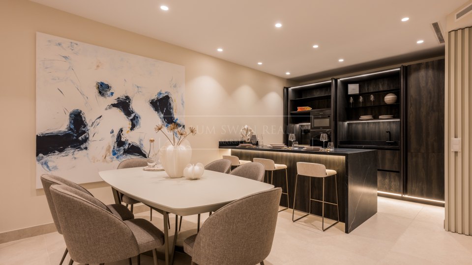 Estepona, New Golden Mile: Ground-floor apartment in a frontline beach community
