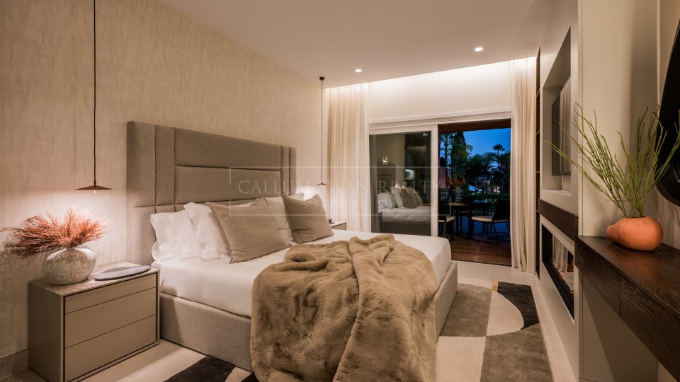 Estepona, New Golden Mile: Ground-floor apartment in a frontline beach community