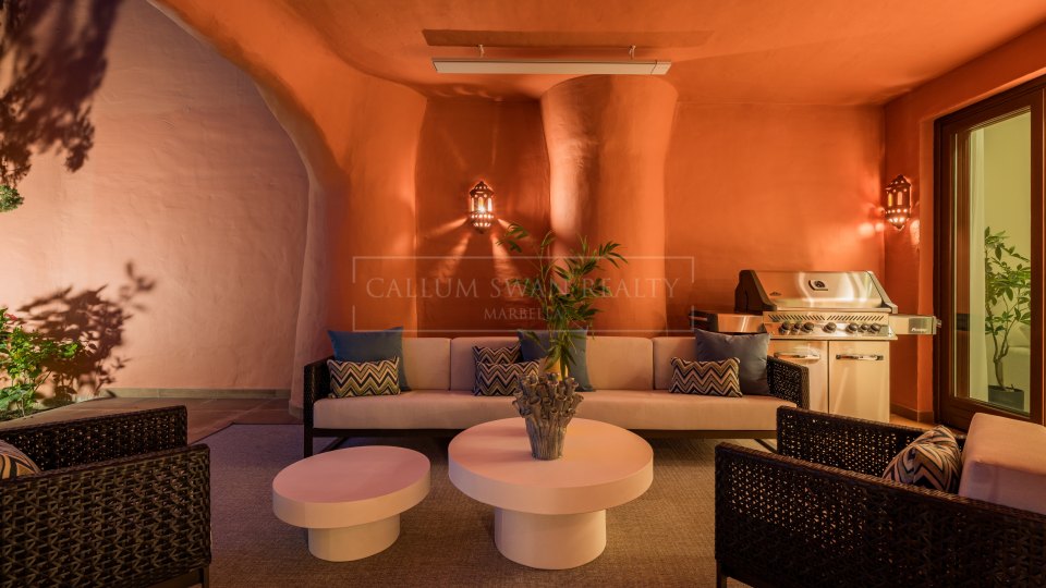 Estepona, New Golden Mile: Ground-floor apartment in a frontline beach community