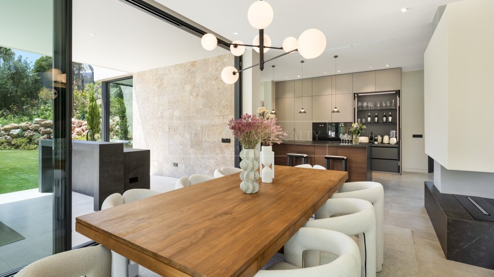 Nueva Andalucia, Villa moderna con vistas a la montaña en La Cerquilla