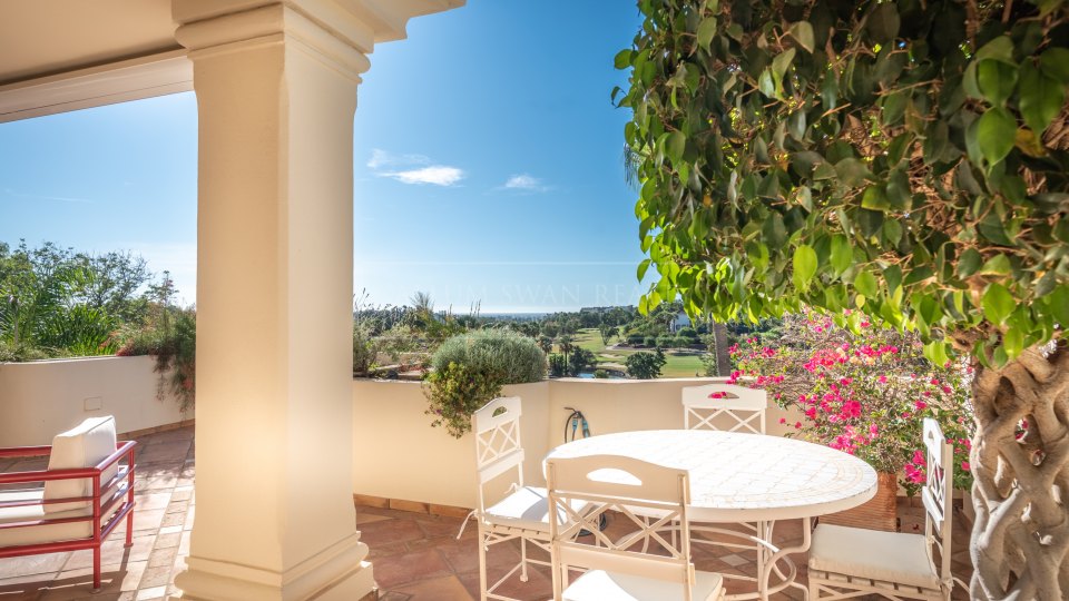 Nueva Andalucia, Duplex-penthouse dans la communauté fermée de Las Alamandas, Nueva Andalucia