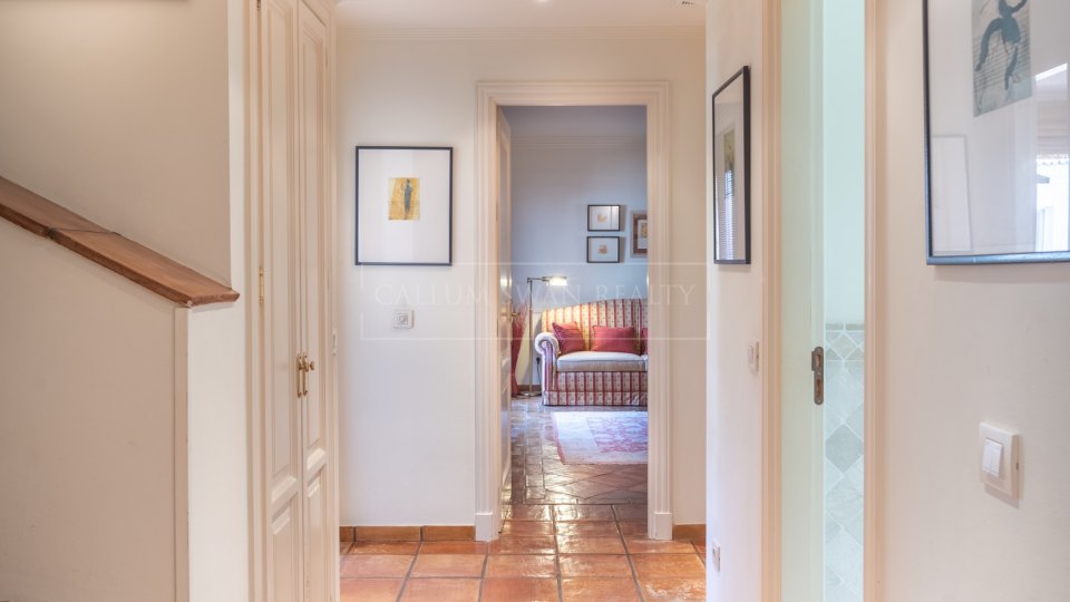 Nueva Andalucia, Duplex-penthouse dans la communauté fermée de Las Alamandas, Nueva Andalucia