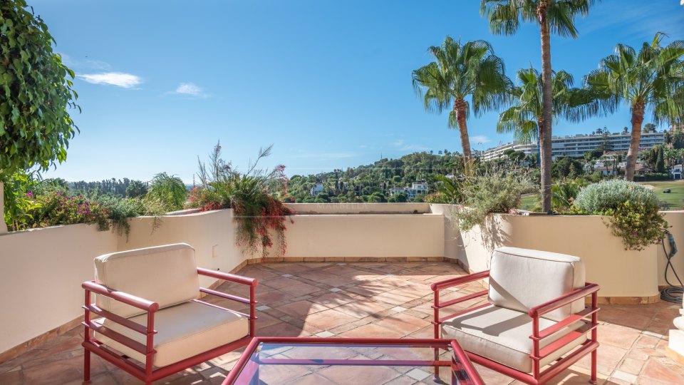 Nueva Andalucia, Duplex-penthouse dans la communauté fermée de Las Alamandas, Nueva Andalucia