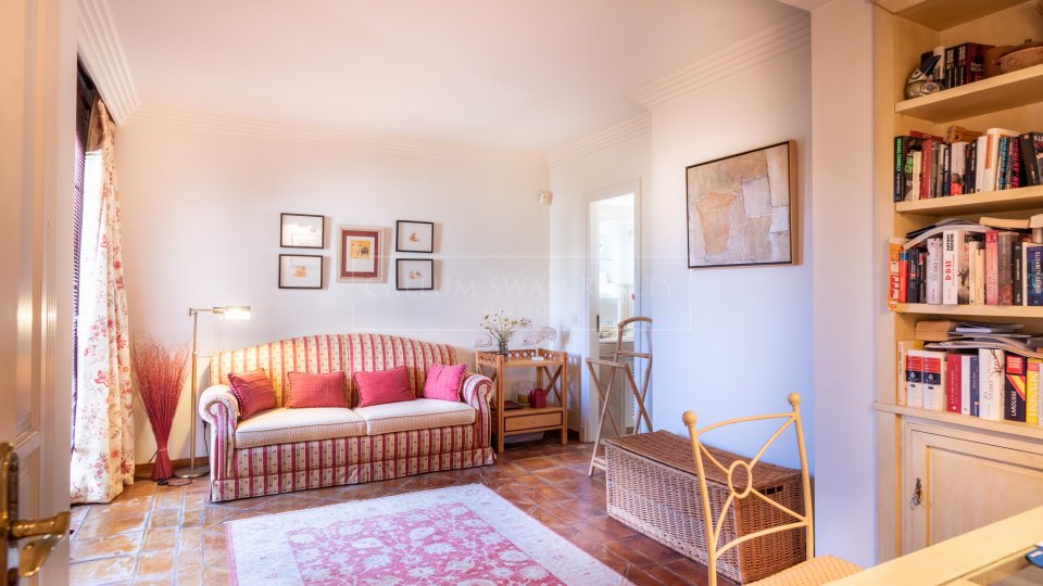 Nueva Andalucia, Duplex-penthouse dans la communauté fermée de Las Alamandas, Nueva Andalucia