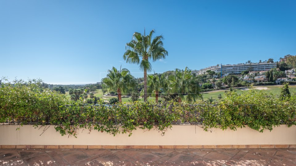 Nueva Andalucia, Duplex-penthouse dans la communauté fermée de Las Alamandas, Nueva Andalucia