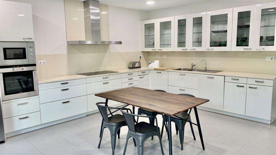 Marbella Golden Mile, Modern family home in Altos de Puente Romano