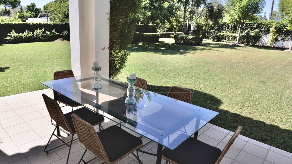 Marbella Golden Mile, Modern family home in Altos de Puente Romano
