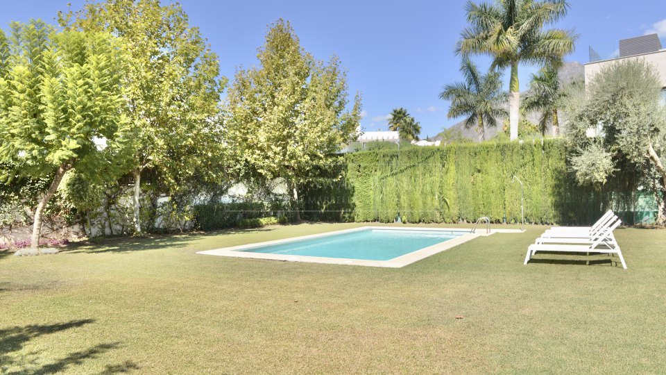 Marbella Golden Mile, Modern family home in Altos de Puente Romano