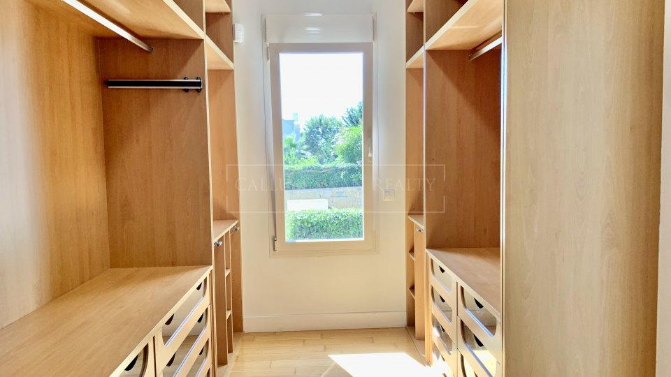 Marbella Golden Mile, Modern family home in Altos de Puente Romano