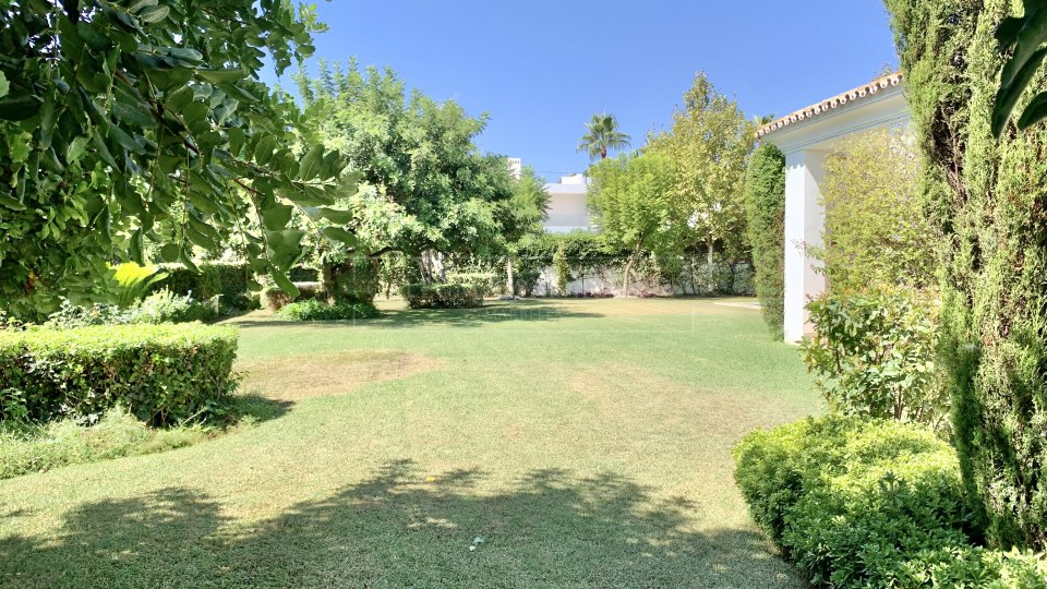 Marbella Golden Mile, Modern family home in Altos de Puente Romano