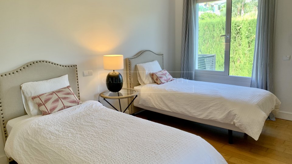 Marbella Golden Mile, Modern family home in Altos de Puente Romano