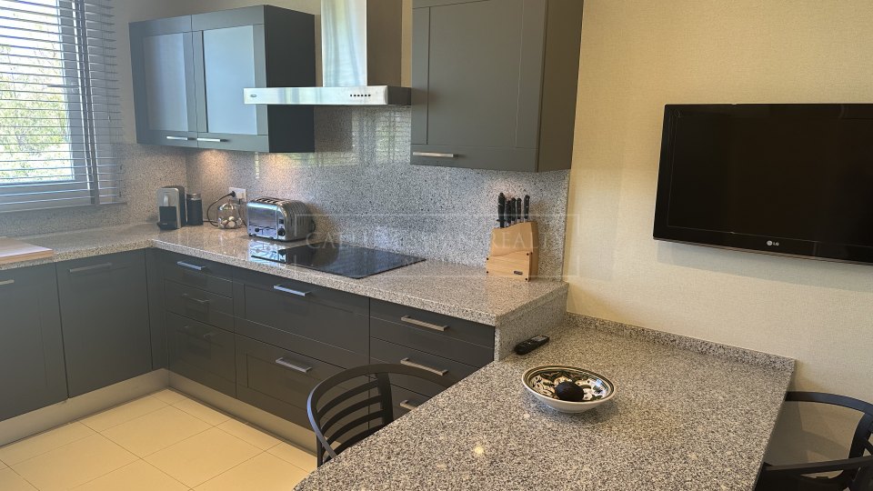 Marbella Golden Mile, Exquisite Property in La Trinidad: Luxury and Comfort in Marbella