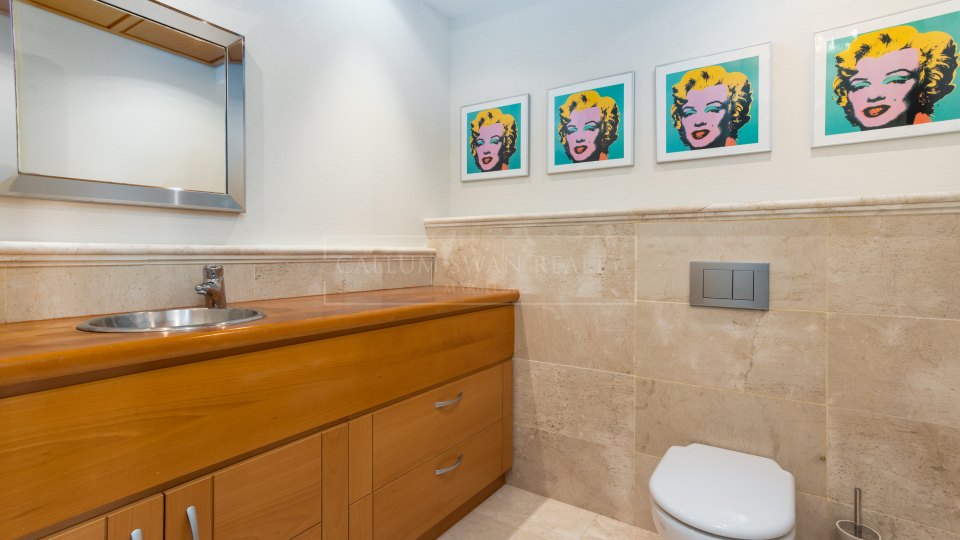 Marbella Golden Mile, Exquisite Property in La Trinidad: Luxury and Comfort in Marbella