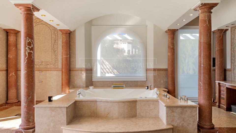 Benahavis, Elegante Villa en La Zagaleta con preciosas vistas al mar