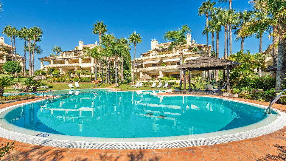 Nueva Andalucia, Superbe penthouse duplex à vendre à Las Alamandas