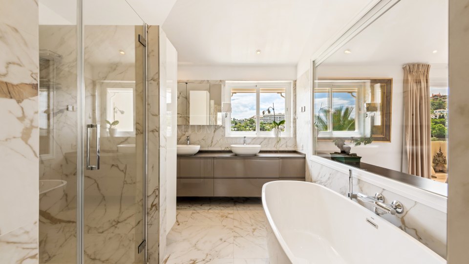 Nueva Andalucia, Superbe penthouse duplex à vendre à Las Alamandas