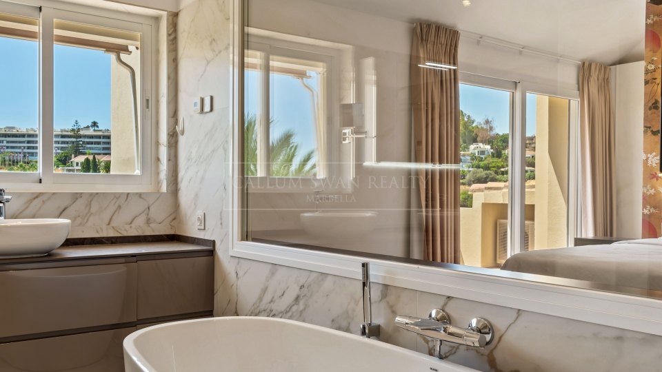 Nueva Andalucia, Superbe penthouse duplex à vendre à Las Alamandas