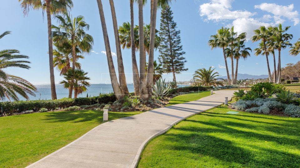 Marbella Golden Mile, Un joyau unique en bord de mer à Marina Puente Romano