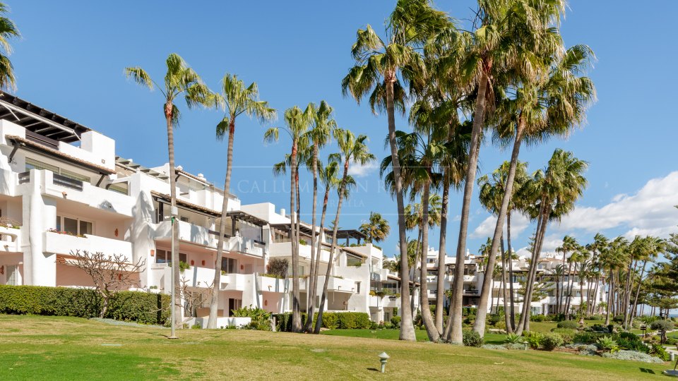 Marbella Golden Mile, Un joyau unique en bord de mer à Marina Puente Romano