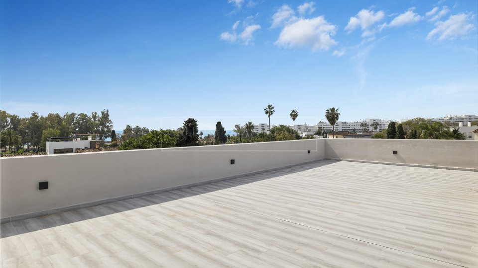 San Pedro de Alcantara, Beachside family villa in San Pedro de Alcántara