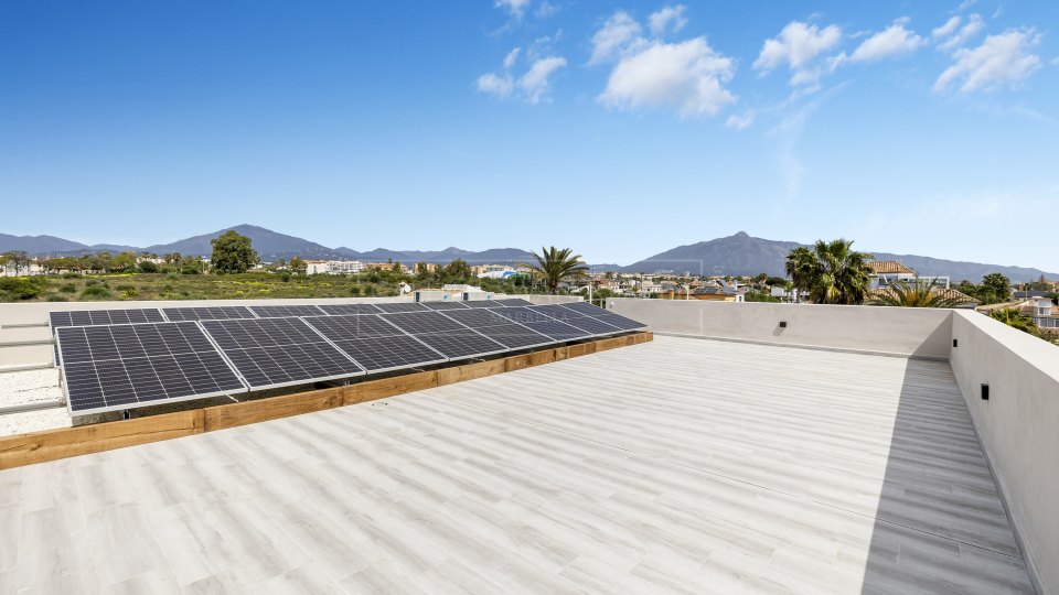 San Pedro de Alcantara, Beachside family villa in San Pedro de Alcántara
