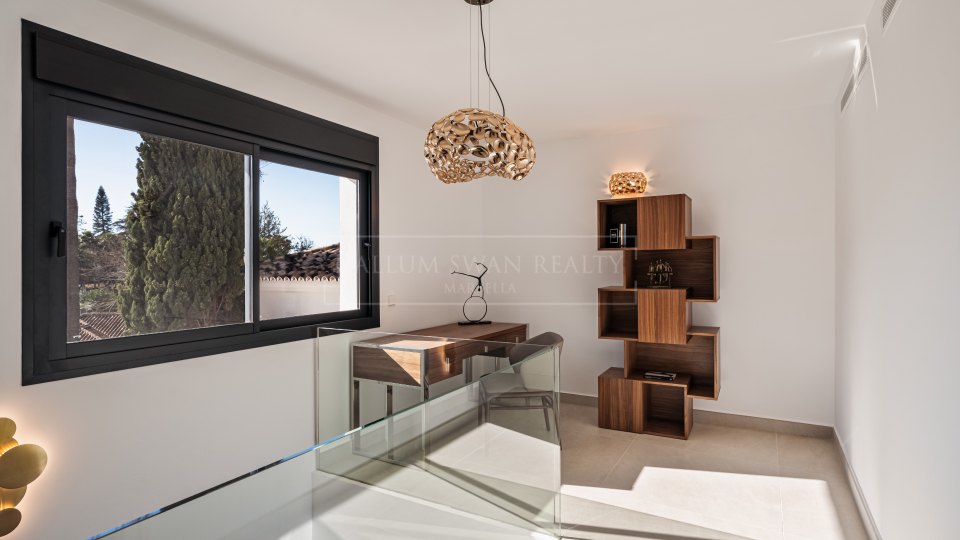 Nueva Andalucia, Moderna villa en Los Naranjos Golf con impresionantes vistas al golf