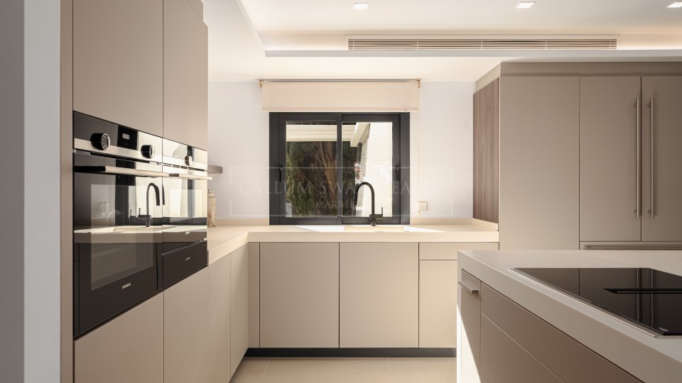 Nueva Andalucia, Moderna villa en Los Naranjos Golf con impresionantes vistas al golf