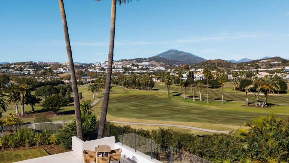 Nueva Andalucia, Moderna villa en Los Naranjos Golf con impresionantes vistas al golf