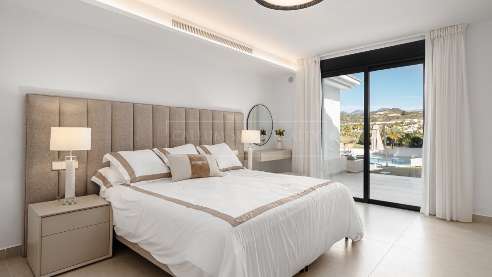 Nueva Andalucia, Moderna villa en Los Naranjos Golf con impresionantes vistas al golf
