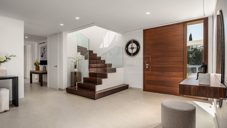 Nueva Andalucia, Moderna villa en Los Naranjos Golf con impresionantes vistas al golf