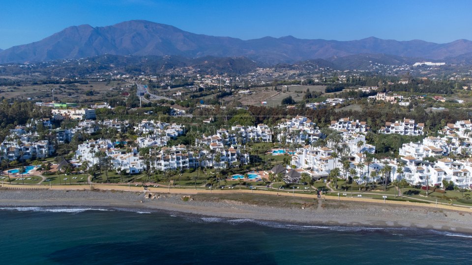 Estepona, Ático dúplex frente al mar con todas las comodidades a mano Estepona