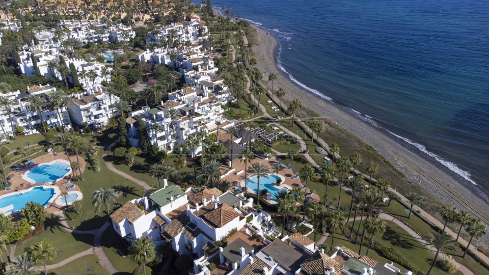Estepona, Ático dúplex frente al mar con todas las comodidades a mano Estepona