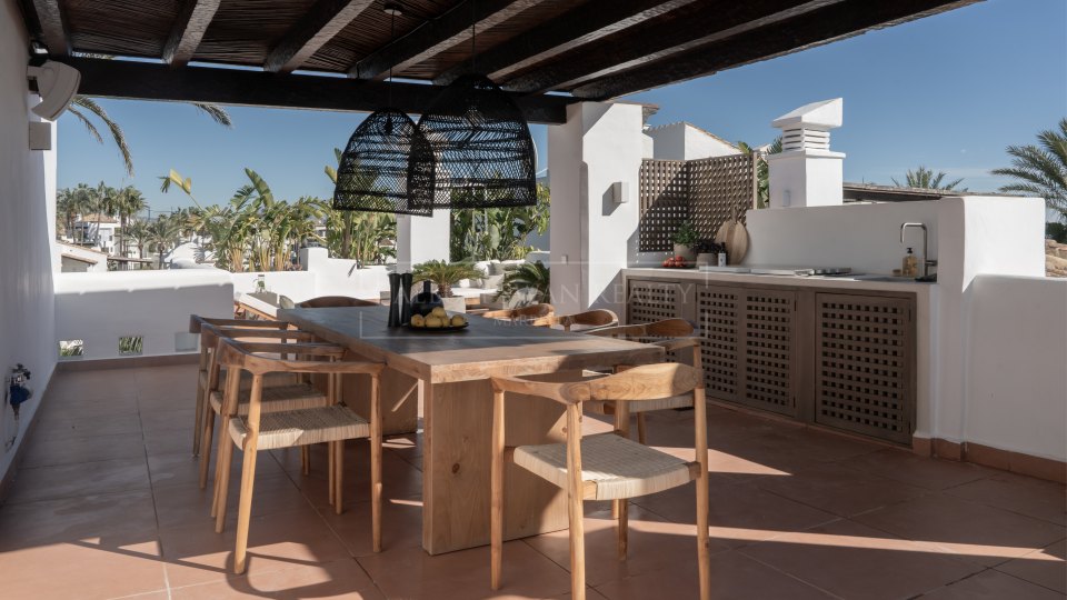 Estepona, Ático dúplex frente al mar con todas las comodidades a mano Estepona
