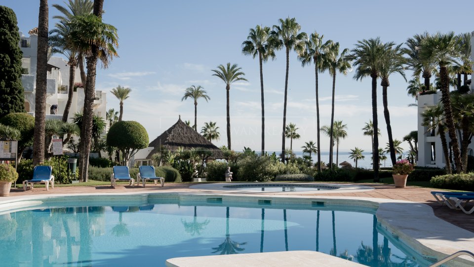 Estepona, Ático dúplex frente al mar con todas las comodidades a mano Estepona