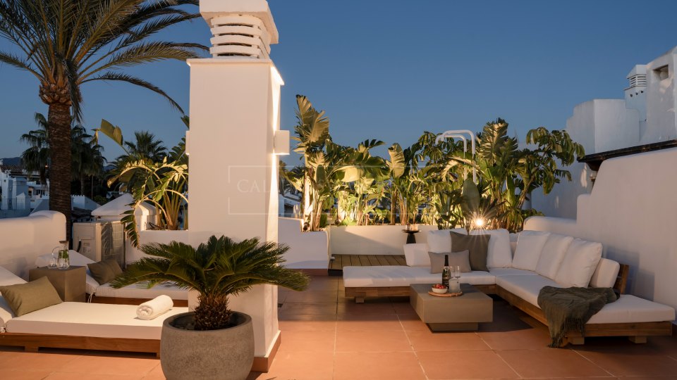 Estepona, Ático dúplex frente al mar con todas las comodidades a mano Estepona