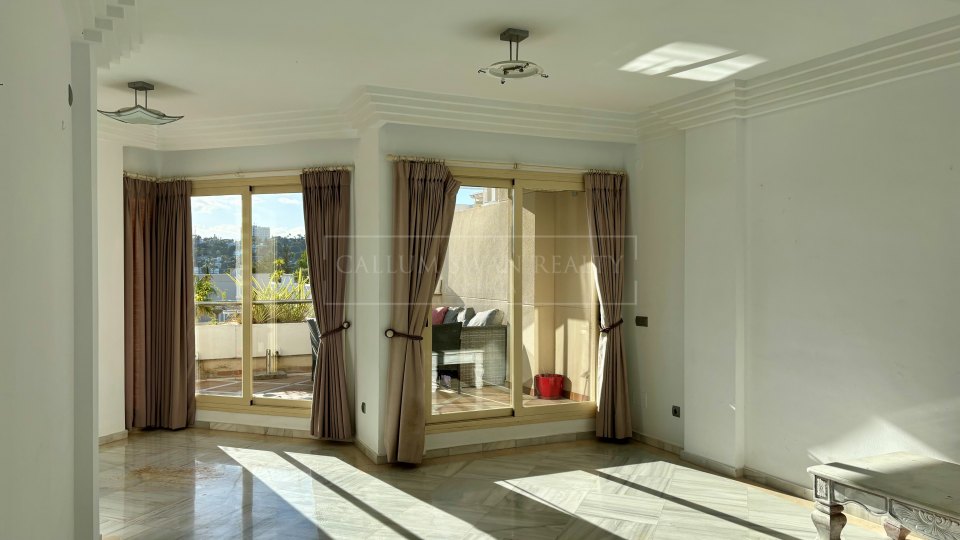 Nueva Andalucia, Amplio apartamento en venta en Fuente Aloha, Marbella