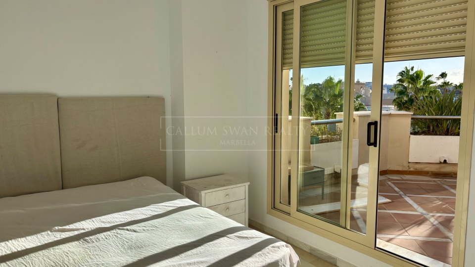 Nueva Andalucia, Amplio apartamento en venta en Fuente Aloha, Marbella