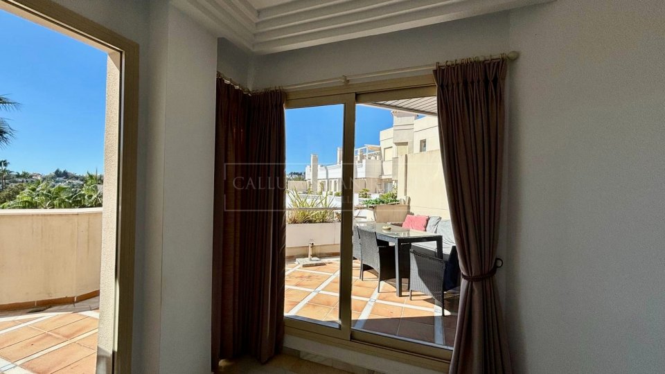 Nueva Andalucia, Amplio apartamento en venta en Fuente Aloha, Marbella
