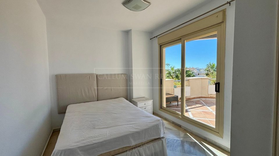 Nueva Andalucia, Amplio apartamento en venta en Fuente Aloha, Marbella