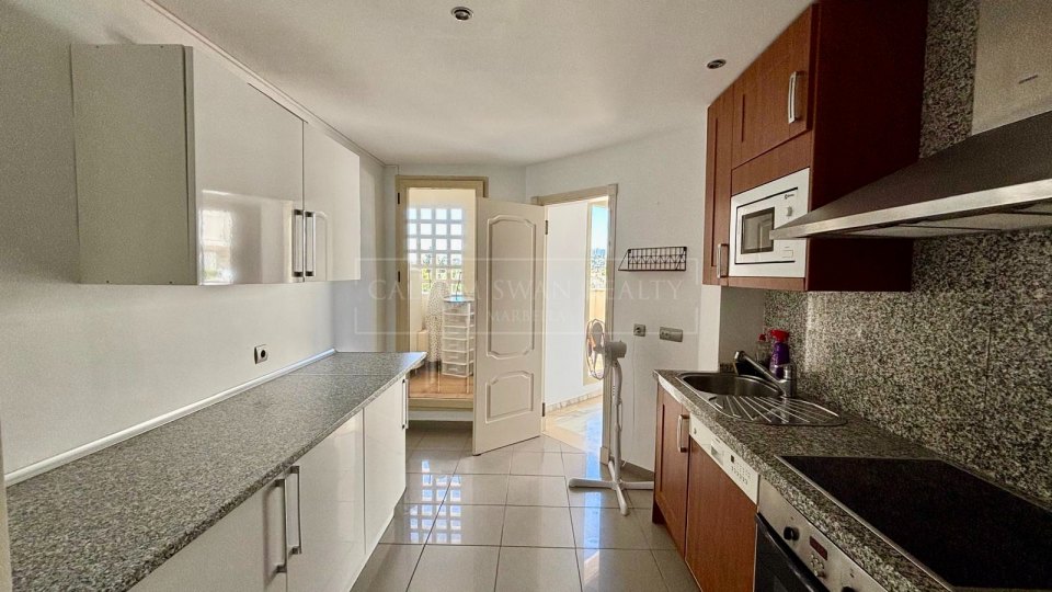 Nueva Andalucia, Amplio apartamento en venta en Fuente Aloha, Marbella