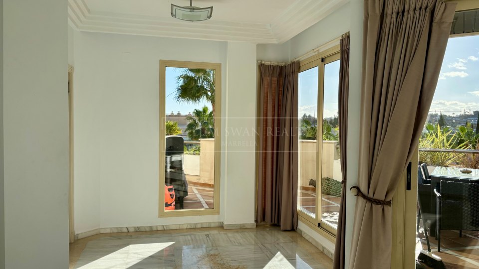 Nueva Andalucia, Amplio apartamento en venta en Fuente Aloha, Marbella
