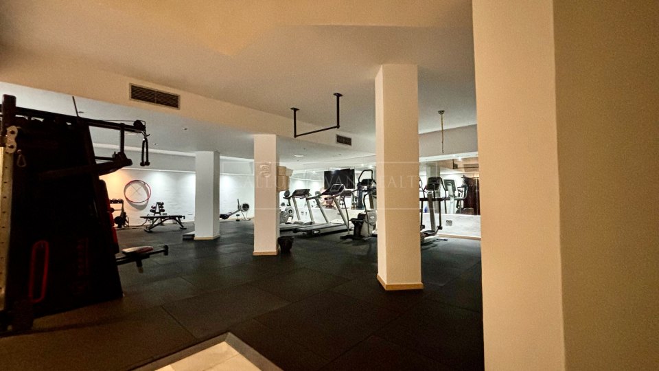 Nueva Andalucia, Amplio apartamento en venta en Fuente Aloha, Marbella