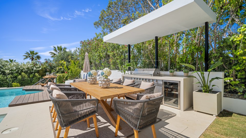 Nueva Andalucia, Villa contemporánea con vistas al campo de golf en el Valle del Golf, Marbella