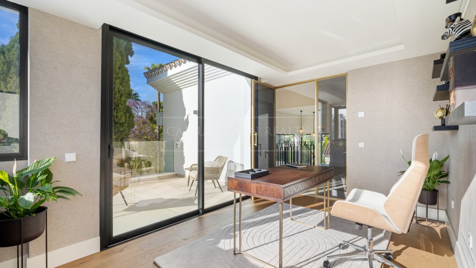 Nueva Andalucia, Villa contemporánea con vistas al campo de golf en el Valle del Golf, Marbella