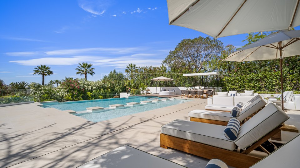 Nueva Andalucia, Villa contemporánea con vistas al campo de golf en el Valle del Golf, Marbella