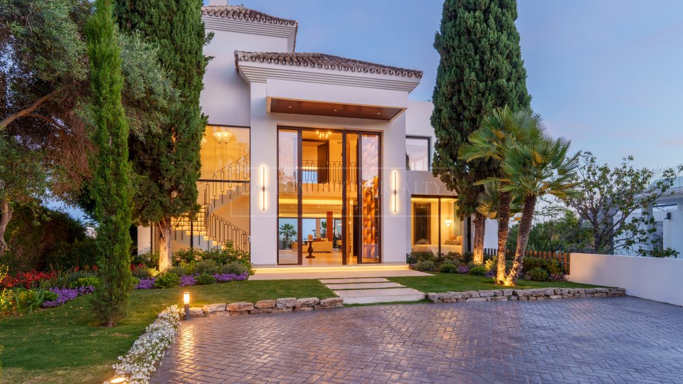 Nueva Andalucia, Villa contemporánea con vistas al campo de golf en el Valle del Golf, Marbella