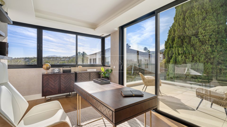 Nueva Andalucia, Villa contemporánea con vistas al campo de golf en el Valle del Golf, Marbella