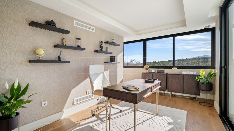 Nueva Andalucia, Villa contemporánea con vistas al campo de golf en el Valle del Golf, Marbella