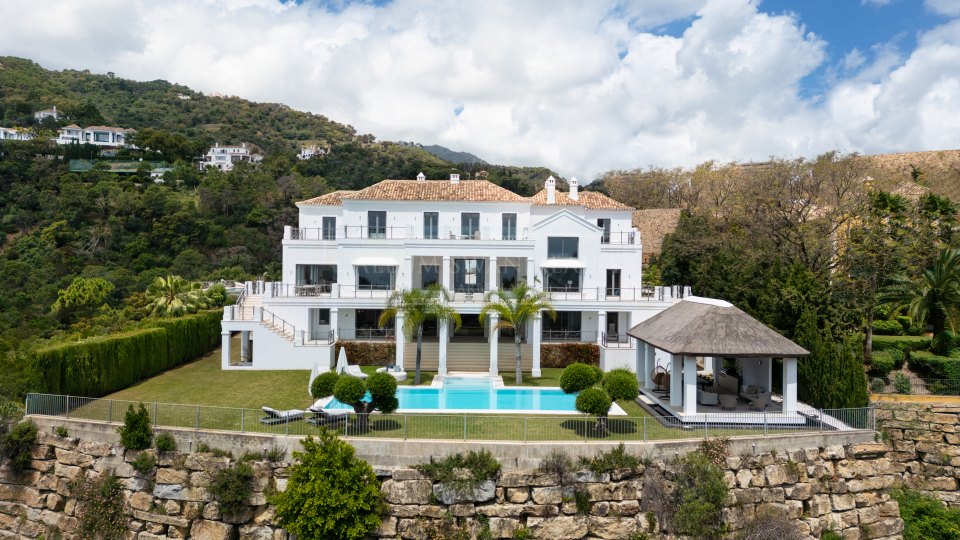 Benahavis, Elegant Villa with Open Views in El Madroñal, Benahavis